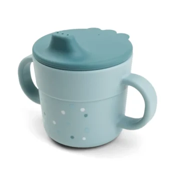 Niebieski kubek z ustnikiem dla dziecka z dwoma uchwytami i wzorem kropek. Done by Deer Kubek z Ustnikiem Foodie Happy Dots Blue 215 ml