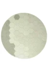Okrągły bawełniany dywan w odcieniach niebieskiego i zielonego z wzorem plastra miodu dla dzieci. Lorena Canals Dywan bawełnainy okrągły Ø 140 Round Honeycomb Blue Sage Plaster Miodu Planet Bee