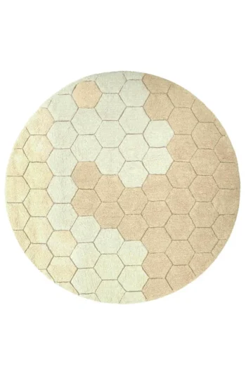 Okrągły dywan bawełniany w odcieniach beżu z wzorem plastra miodu. Lorena Canals Dywan bawełnainy okrągły Ø 140 Honeycomb golden Plaster Miodu Planet Bee