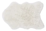 Biały dywan wełniany o nieregularnym kształcie 75x110 cm dla dzieci. Lorena Canals Dywan wełniany Woolly White 75x110cm