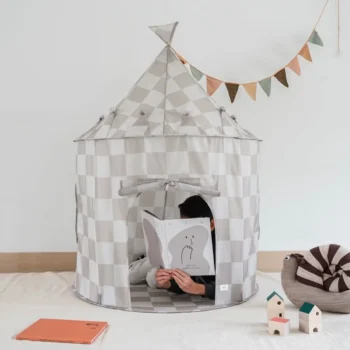 Namiot dziecięcy w beżowo-białą kratę z daszkiem i okienkiem dla dziecka. 3 Sprouts Namiot dla Dzieci Recycled Checkerboard Beige
