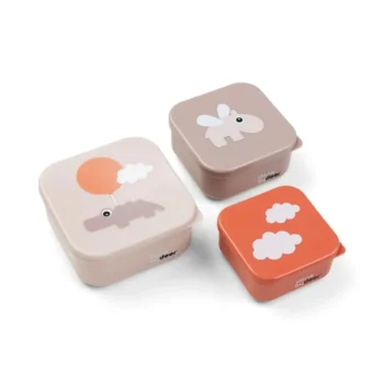 Zestaw trzech plastikowych pojemników na żywność w pastelowych kolorach z motywem chmur i zwierząt dla dziecka. Done by Deer Zestaw Pojemników 3szt. Happy Clouds Powder 540 ml