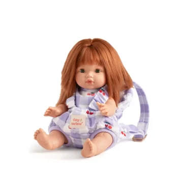 Nosidełko dla lalki w kolorze liliowym w kratę z motywem wiśni dla dziecka. Tiny Harlow Tiny Halow nosidełko dla lalki Lilac Cherry
