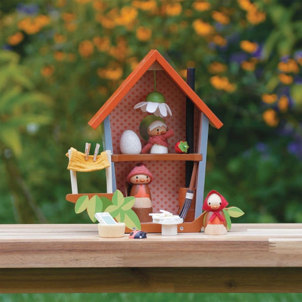 Drewniany domek z figurkami ptaków rodziny Robin w gnieździe zabawka dla dzieci. Tender Leaf Toys Gniazdko rodziny Robin