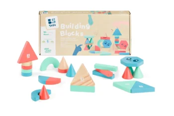 Drewniane klocki do budowania w pastelowych kolorach dla dzieci. BS Toys drewniane klocki do budowania
