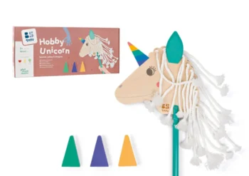 Jednorożec na kiju z białą grzywą i kolorowym rogiem dla dziecka. BS Toys jednorożec na kiju Hobby Horse