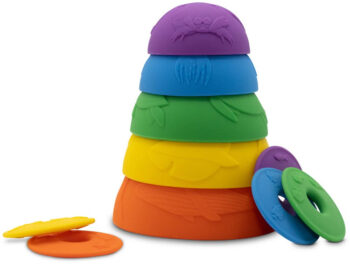 Kolorowe silikonowe kubeczki do układania i zabawy dla dziecka w kształcie tęczy. Jellystone Designs Jellystone Silikonowe kubeczki do układania i do wody Stacking Cups Rainbow Tęcza