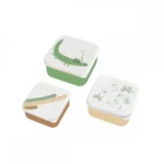 Zestaw trzech śniadaniówek dla dziecka w różnych rozmiarach z kolorowymi pokrywkami z motywem krokodyla i roślin. Petit Jour Lunch Box 3 szt/kpl MaŁe Rzeczy