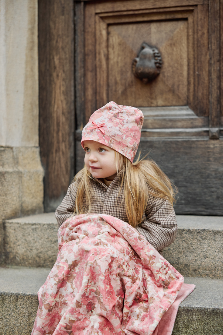 Cienka różowa czapka w kwiaty dla dziecka dziewczynki. Elodie Details Czapka River Rose