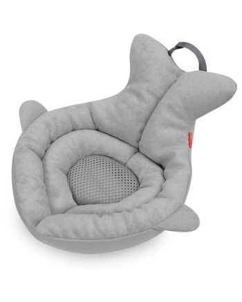 Szara miękka wkładka do kąpieli w kształcie wieloryba dla niemowlaka. Skip Hop Wkładka do Kąpieli Wieloryb Moby Softspot Grey