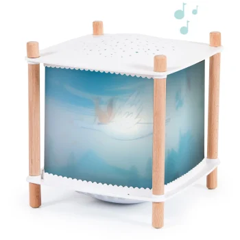 Lampka nocna z białym abażurem i drewnianymi nogami z motywem nieba i chmur dla dziecka. Moulin Roty Magiczna lampka PODRÓŻ OLGI