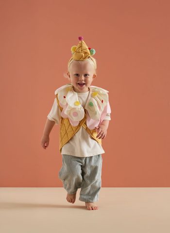 Dziecko w kostiumie lodów w wafelku z czapką z pomponami dla niemowlaka. Kid’s Concept Strój Ice Cream lody w wafelku