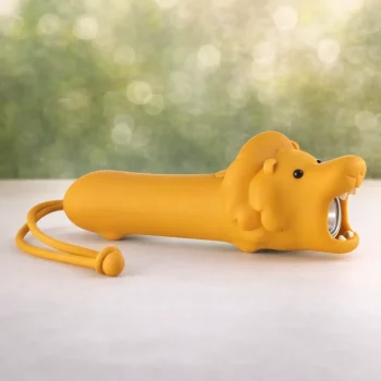 Żółta latarka w kształcie lwa z uchwytem na nadgarstek dla dzieci. Rabbit&Friends Latarka Lew LEO