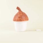 Lampka nocna LED w kształcie żołędzia czerwona cegła dla dzieci. Egmont Toys Lampka nocna LED Żołądź Czerwona cegła
