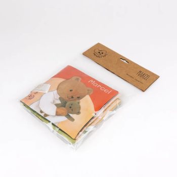 Materiałowa książeczka obrazkowa z misiem dla niemowlaka sensoryczna. Egmont Toys Materiałowa książeczka obrazkowa