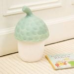 Lampka nocna LED w kształcie żołędzia z zieloną nakładką dla dzieci. Egmont Toys Lampka nocna LED Żołądź Migdałowy