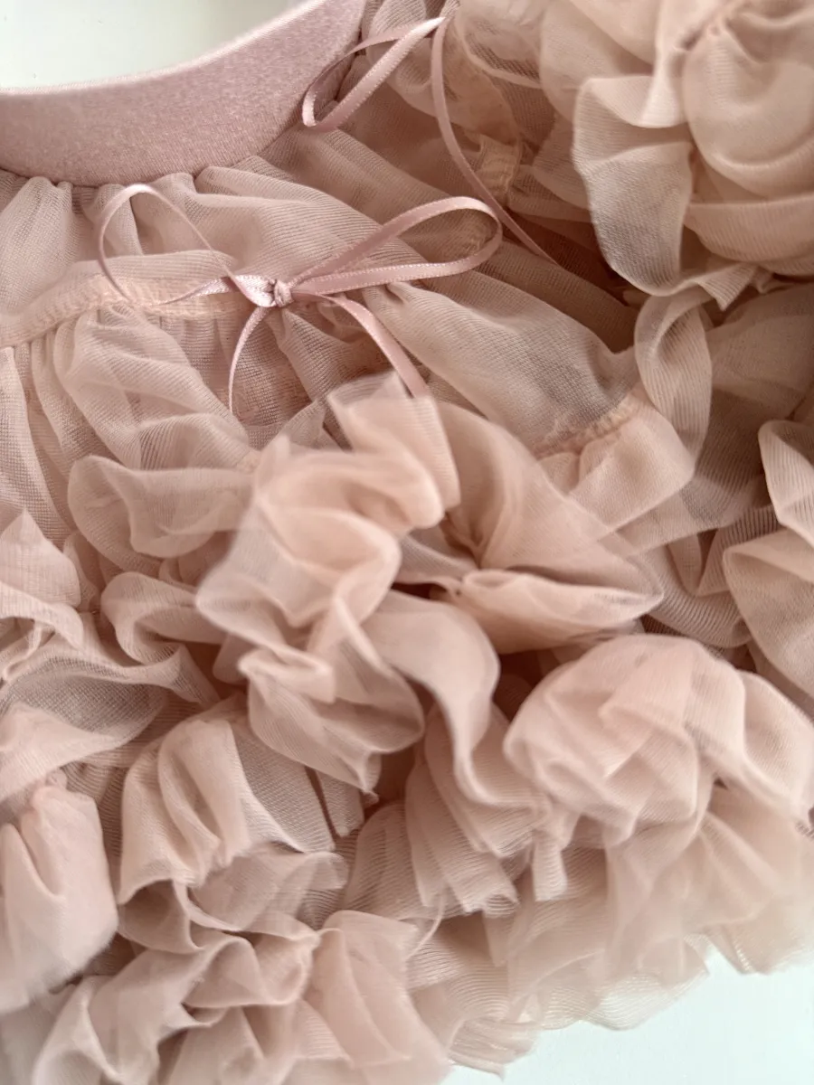 Tiulowa spódniczka tutu w kolorze jasnoróżowym z kokardkami dla dziewczynki. Fig&Pear Spódniczka tutu z kokardkami Misty Rose
