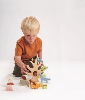 Drewniana gra zręcznościowa z kolorowymi leśnymi zwierzątkami dla dziecka. Tender Leaf Toys Drewniana gra zręcznościowa Leśne zwierzątka