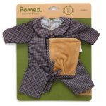 Komplet ciemnych ubranek dla lalki trzyczęściowy sukienka z kołnierzykiem i spodnie z wzorem w kratę oraz musztardowy szal. Djeco Komplet Ciemnych Ubrań 3-częściowy KOLEKCJA POMEA