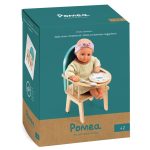 Drewniane krzesełko do karmienia dla lalek z tacką z kolekcji Pomea marki Djeco. Djeco Krzesełko do karmienia KOLEKCJA POMEA