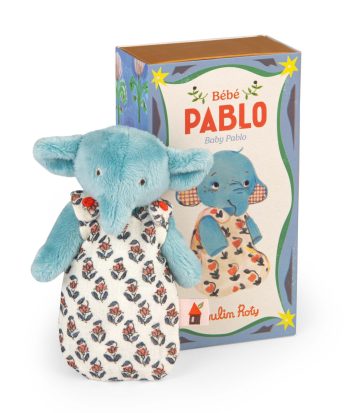 Pluszowy niebieski słoń w sukience dla niemowlaka z nadrukiem kwiatowym z pudełkiem. Moulin Roty Słonik BEBE PABLO LES MINOUCHKAS