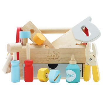 Drewniany zestaw narzędzi dla dzieci skrzynka z młotkiem śrubokrętami piłą i klejem do majsterkowania. Le Toy Van Drewniany zestaw narzędzi skrzynka z narzędziami majsterkowicz