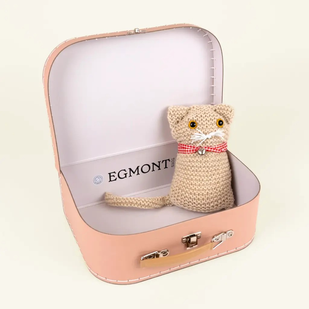 Różowa walizka z szydełkowym kotkiem beżowym z różową kokardką zestaw do szydełkowania dla dzieci. Egmont Toys Zestaw do szydełkowania w walizce Kotek