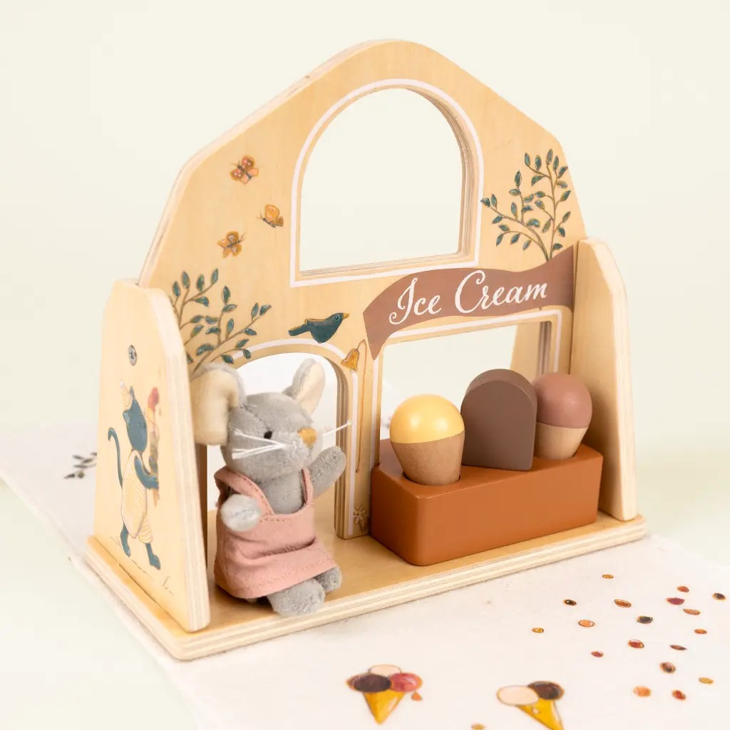 Drewniany domek lodziarnia z figurką myszy i lodami dla dzieci. Egmont Toys Mini przyjaciele Lodziarnia