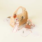 Drewniany gabinet lekarski z akcesoriami i figurką myszy dla dzieci. Egmont Toys Mini przyjaciele Gabinet Lekarski