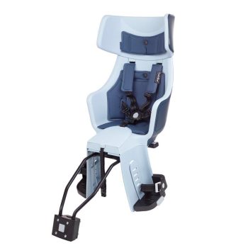 Dziecięcy fotelik rowerowy z pasami bezpieczeństwa i mocowaniem na ramę w kolorze jasnoniebieskim z granatowymi elementami. Bobike Fotelik row.excl.Tour PLUS 1P rama denim deluxe