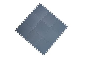 Mata piankowa do zabawy w kolorze dusty blue złożona z sześciu elementów dla dziecka. Baby Dan mata piankowa do zabawy dusty blue