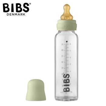 Szklana butelka do karmienia dla niemowląt z miarką i zielonym smoczkiem oraz nakrętką. BIBS BABY GLASS BOTTLE SAGE Antykolkowa Butelka Szklana dla Niemowląt 225 ml