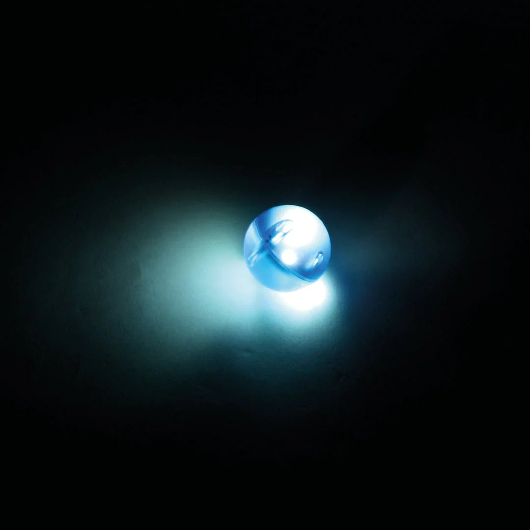 Przezroczysta kula magnetyczna świecąca na niebiesko do klocków magnetycznych dla dzieci. Cleverclixx Klocki magnetyczne Balls Pack Dazzling Lights 4el