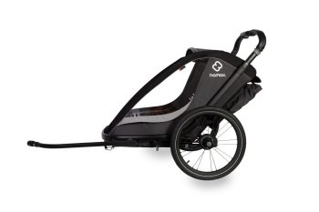 Szara i czarna przyczepka rowerowa dla dziecka z dużymi kołami i uchwytem do ciągnięcia. Hamax Przyczepka rowerowa COCOON ONE- Grey/black