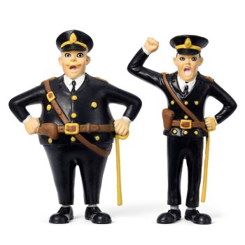Dwie figurki policjantów Kling i Klang w czarnych mundurach z czapkami dla dzieci do domku. Pippi Figurki Kling i Klang zestaw Langstrumpf policja