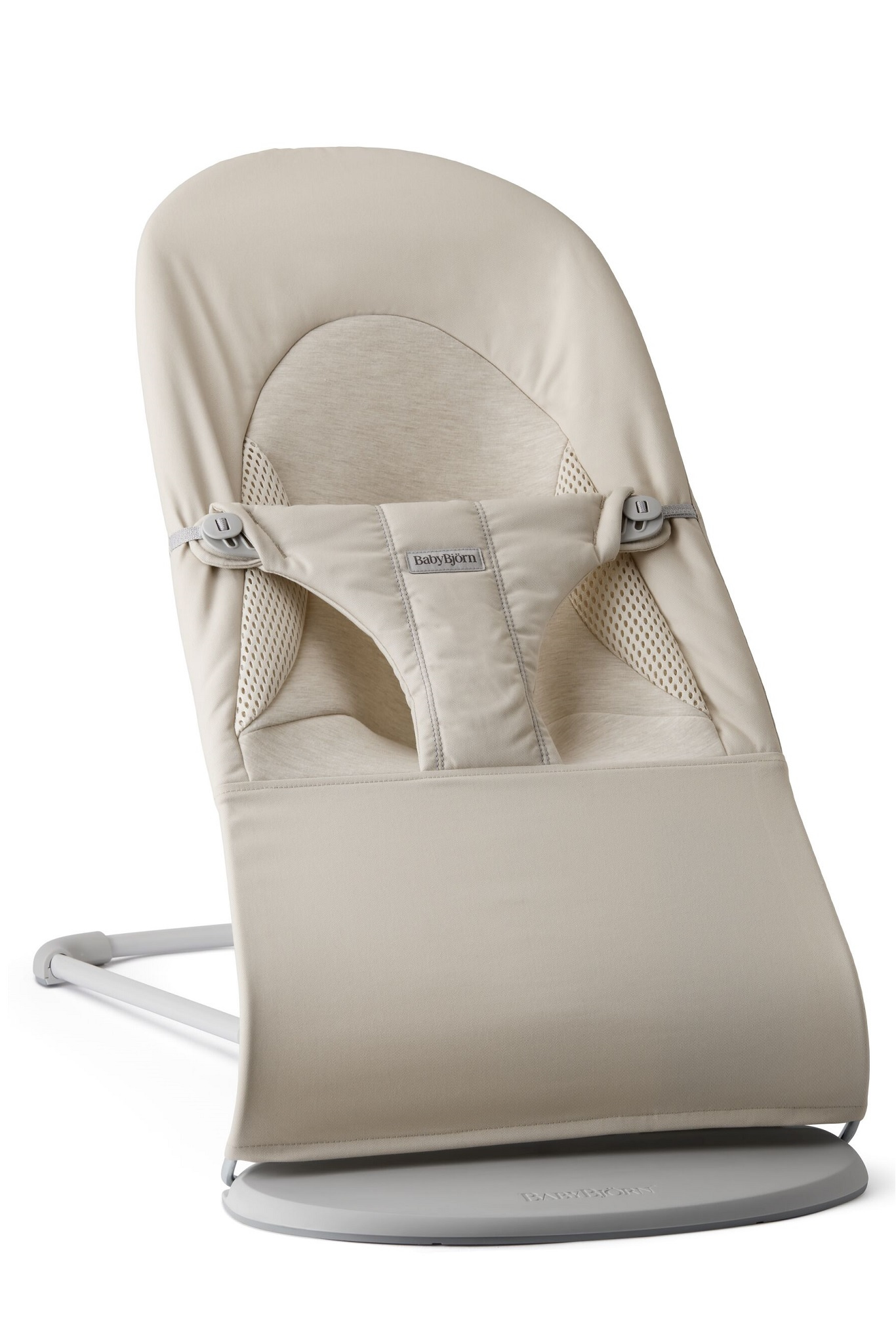 Leżaczek dla niemowlaka jasnobeżowy z miękkiego materiału z pasami bezpieczeństwa i metalową podstawą. Babybjorn leżaczek BALANCE SOFT WOVEN/JERSEY Tri Fabric Jasny Beż