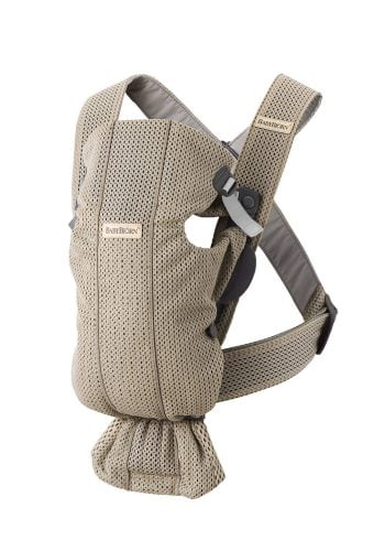 Nosidełko dla niemowlaka beżowe z siateczkowego materiału z regulowanymi paskami. Babybjorn MINI 3D Mesh – nosidełko Szary Beż