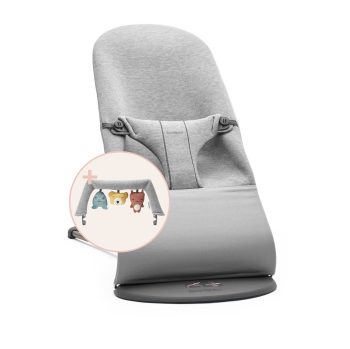 Leżaczek dla niemowlaka jasnoszary z miękkiego materiału z zawieszoną zabawką w kształcie zwierzątek. Babybjorn leżaczek BLISS 3D Jersey Jasny Szary +Zabawka BALANCE Soft Friends
