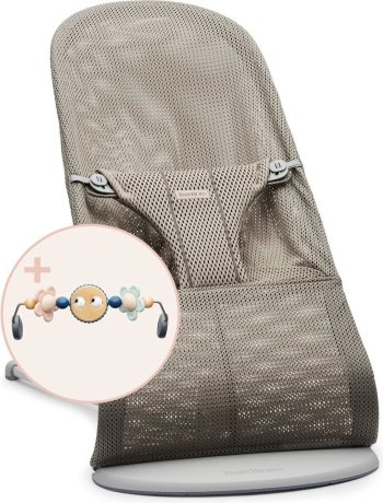 Leżaczek dla niemowlaka szarobeżowy z siateczki z zabawką na pałąku z oczkami i pastelowymi elementami. Babybjorn leżaczek BLISS MESH Szarobeżowy + Zabawka Googly Eyes Pastels
