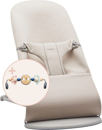 Leżaczek dla niemowlaka jasnobeżowy z miękkiego materiału z zabawką sensoryczną z oczkami i pastelowymi elementami. Babybjorn leżaczek BLISS 3D Jersey Jasnobeżowy +Zabawka Googly Eyes Pastels