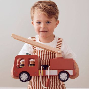Drewniany czerwony wóz strażacki zabawka dla dziecka. Kid’s Concept Wóz strażacki AIDEN