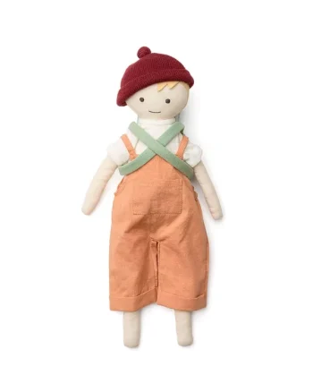 Szmaciana lalka chłopiec w pomarańczowych spodniach i czerwonej czapce dla dziecka. Kid’s Concept Lalka Nils