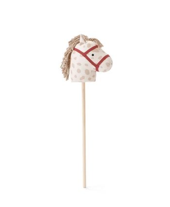 Konik na kiju w kremowym kolorze w beżowe kropki z czerwonym uzdą dla dziecka. Kid’s Concept Konik Hobby horse Dotty AIDEN