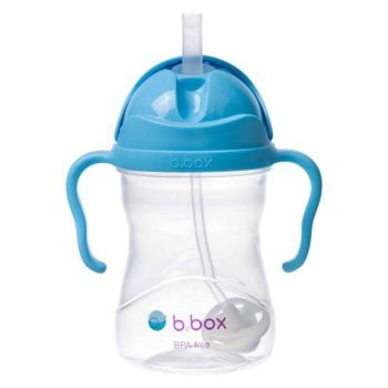 Bidon ze słomką 240 ml przezroczysty z niebieską pokrywką i uchwytami dla dziecka. b.box Bidon ze słomką 240ml borówkowy