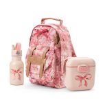 Różowy plecak dziecięcy w kwiatowy wzór z przodu kieszeń butelka na wodę i lunchbox z motywem kokardki dla dziecka. Elodie Details Plecak BackPack MINI +Butelka na wodę +Lunchbox River Rose ZESTAW