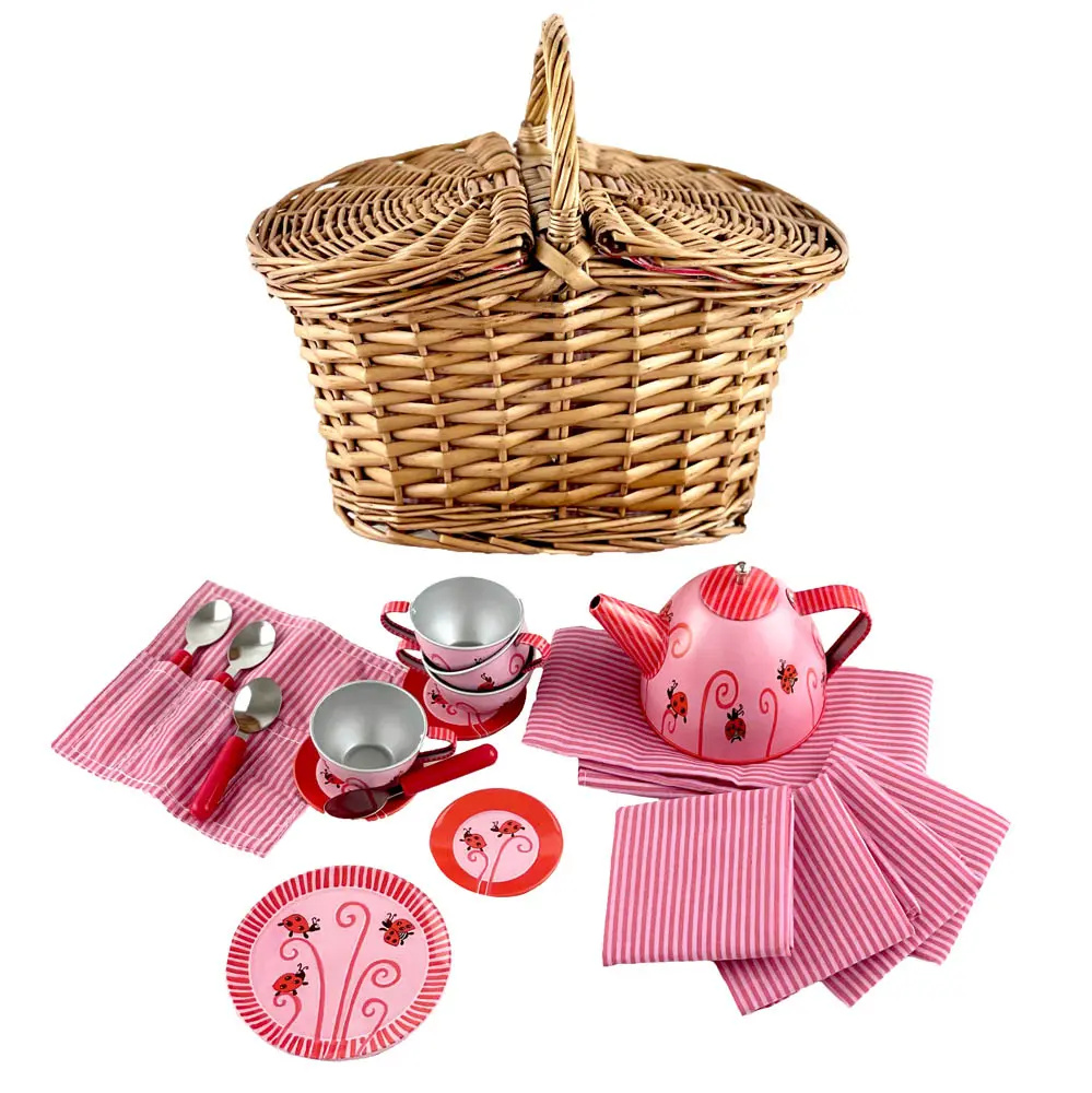 Zestaw herbaciany dla dzieci w wiklinowym koszu z różowym imbrykiem i filiżankami z motywem biedronek. Egmont Toys Zestaw herbaciany w wiklinowym koszu Biedronki