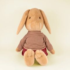 Pluszowy królik w brązowym ubranku siedzący dla dziecka. Egmont Toys Przytulanka Królik Lenny 60cm