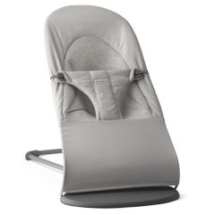 Leżaczek dla niemowlaka w kolorze ciemnoszarym z miękkiego materiału z pasami bezpieczeństwa i zabawką z oczkami. Babybjorn leżaczek BALANCE SOFT WOVEN/JERSEY Tri Fabric Ciemny Szary +zabawka do leżaczka Googly Eyes