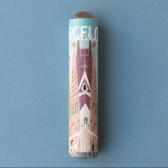 Kalejdoskop z motywem Sagrada Familia w kolorach beżowo-różowych dla dziecka. Londji Kalejdoskop Barcelona Sagrada