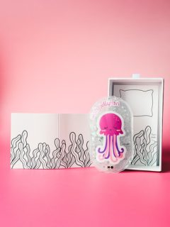 Różowa sensoryczna meduza gniotek do wyciszania przed snem dla dziecka. Jellystone Wish Jellyfish sensoryczna meduza szeptuszka snów gniotek wyciszający rytuał przed snem różowa